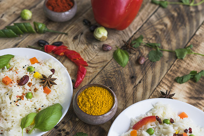 Bột nghệ dùng để tạo màu trong ẩm thực