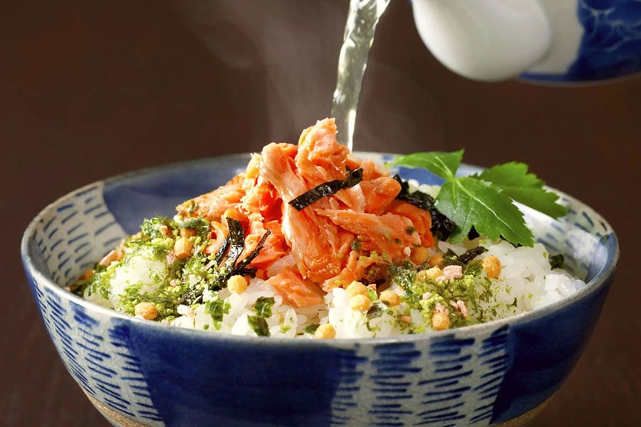 Món cơm chan trà thơm ngon