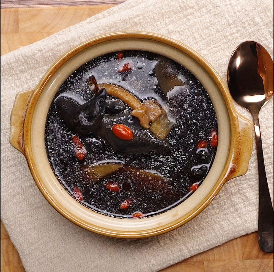 Gà ác chưng thảo quả