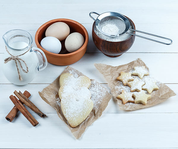 What does cinnamon powder make to eat delicious and nutritious?