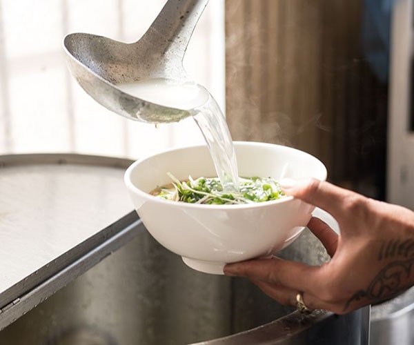 Tell you how to cook delicious broth according to restaurant standards