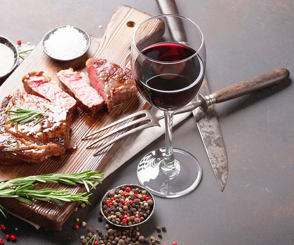 Bò bít tết xốt rượu vang