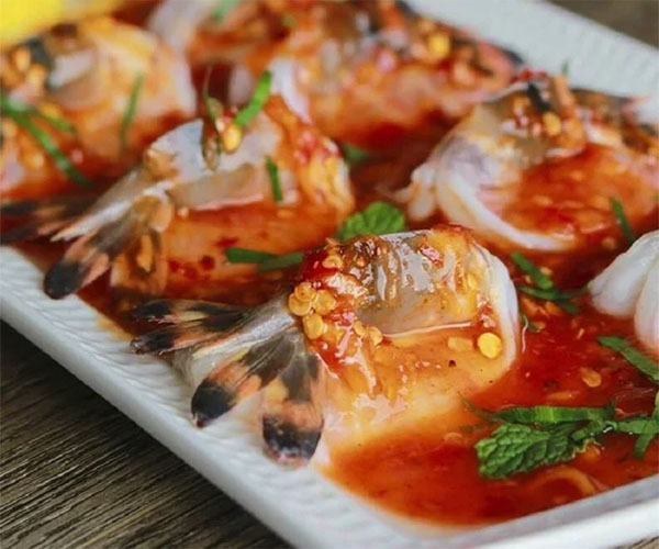 Gỏi tôm xốt cay